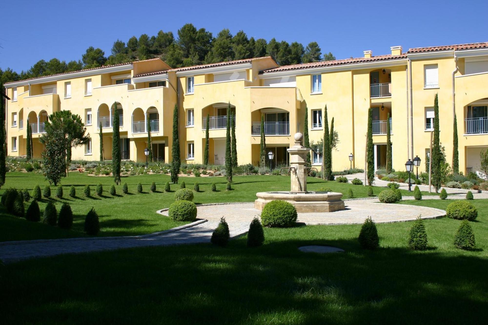 Gréoux-les-Bains Residence Odalys La Licorne De Haute Provence מראה חיצוני תמונה